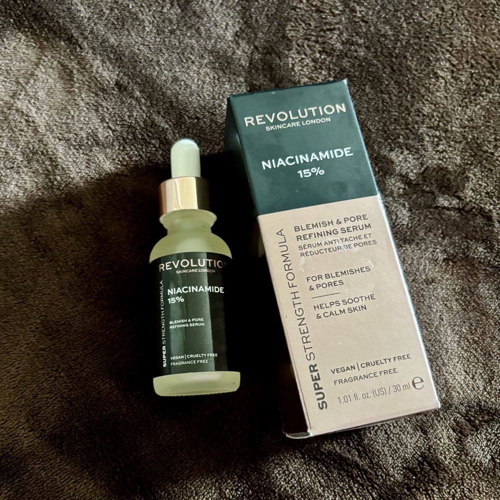 Revolution Niacinamide 15% Serum - Green, Gold, Black